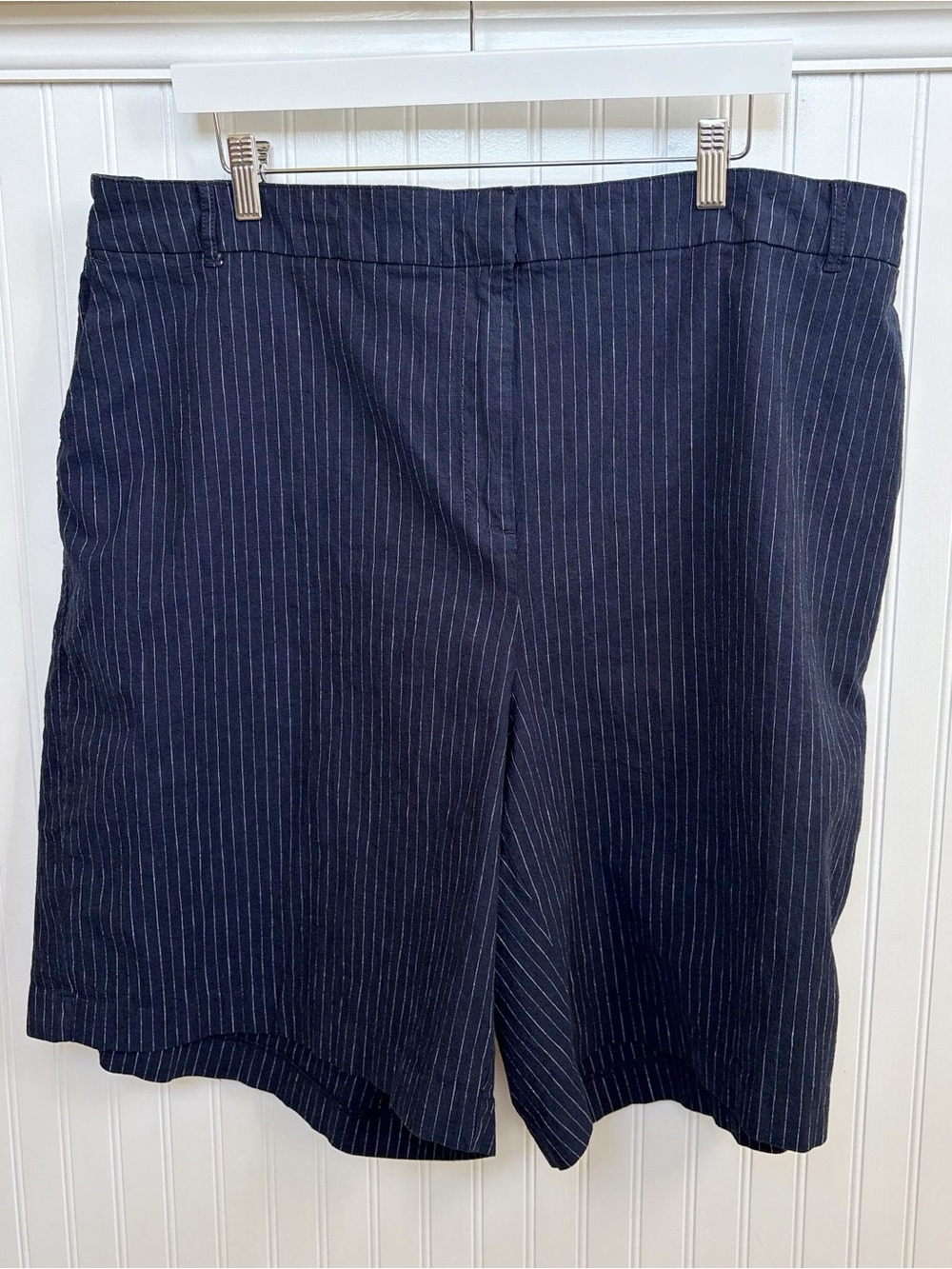 Lane Bryant Bermuda Shorts Women’s 22 Navy Pinstripe Linen Blend Mid Rise NEW